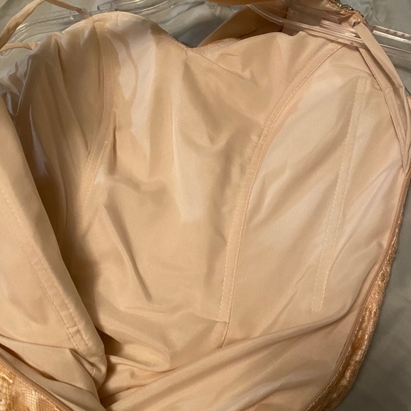 Formal dress/ball Gown - Picture 7 of 7